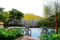 溫泉小鎮正火爆，深度了解恰逢時！